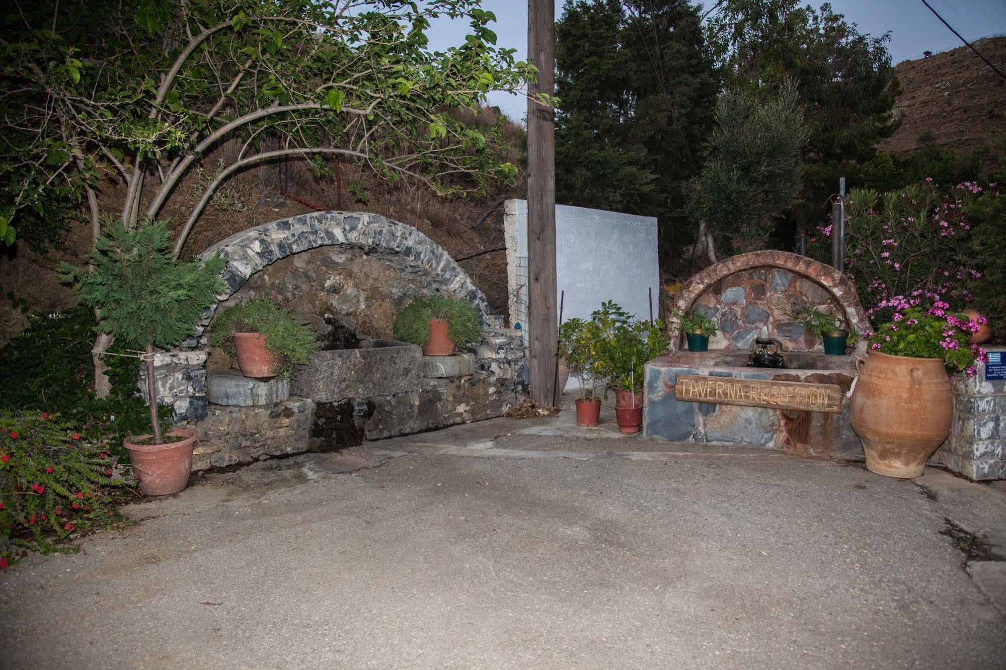 Ammoudi Hotel Damnoni Exterior foto